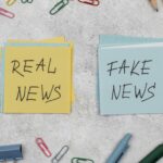 Sticky notes with Real news and fake news written on them